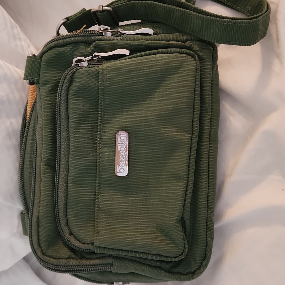 Baggallini triple zip